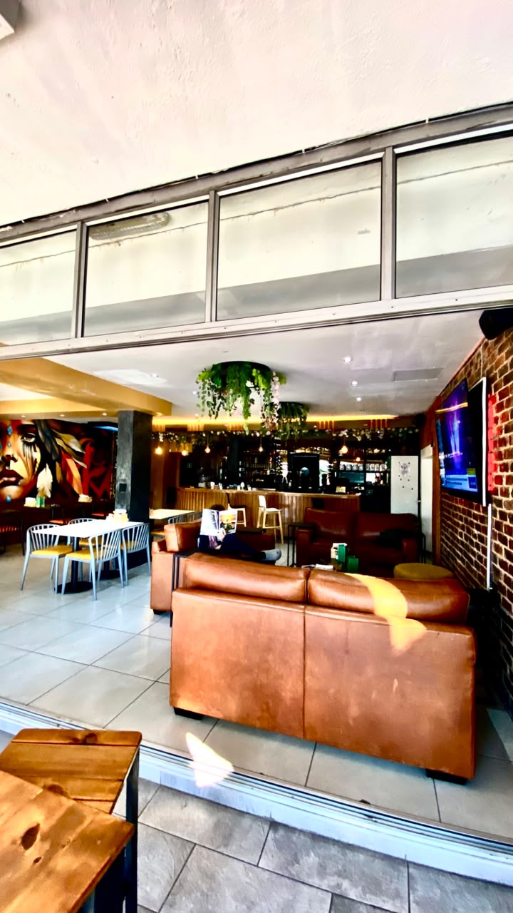 Bigg Buzz Open lounge