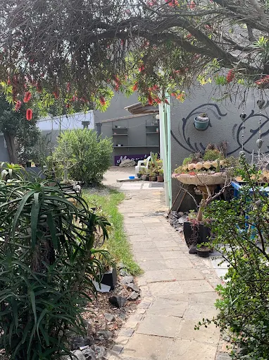 Green Bullie Garden Walk Way